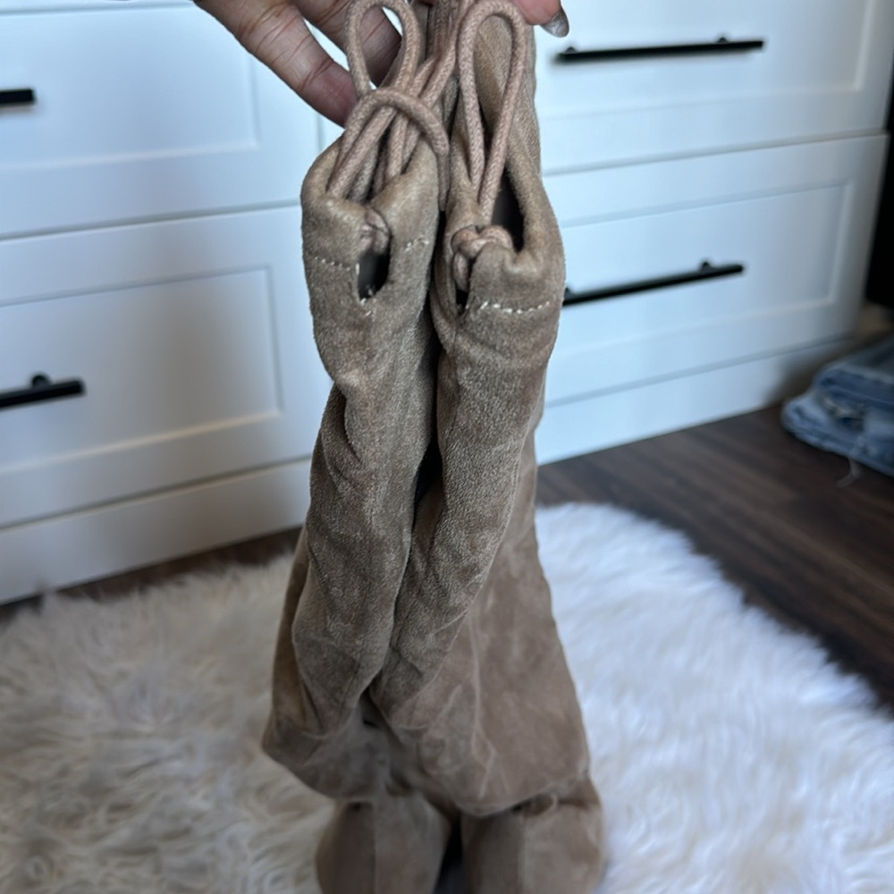 KNEE HIGH CHUNKY HEEL BOOTS - Picture 7 of 8